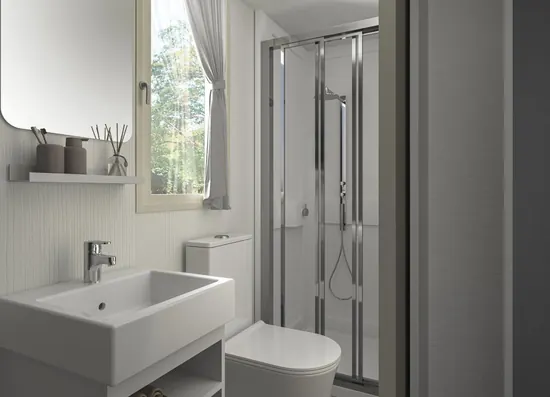 Bagno con doccia, lavabo e water