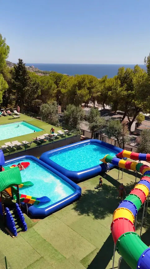 Piscine con scivoli e giochi d’acqua